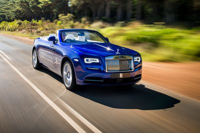 2016-Rolls-Royce-Dawn-front-three-quarter-in-motion-23.jpg