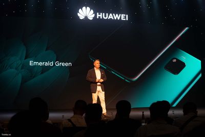 Huawei chính thức ra mắt Mate 20/Mate 20 Pro tại Việt Nam: giá 15,9 và 21,9  triệu, quà đến 10 triệu
