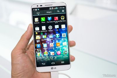 LG G2: Bạn đang tìm kiếm một chiếc điện thoại đẳng cấp với mức giá hợp lý? LG G2 sẽ là sự lựa chọn tuyệt vời cho bạn. Với màn hình lớn và độ phân giải cao, cấu hình tốt cùng với thiết kế thời trang, LG G2 sẽ đáp ứng mọi nhu cầu của bạn. Hãy xem bức ảnh này để khám phá thêm nhiều điều thú vị của chiếc điện thoại này nhé!