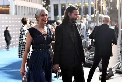 Keanu Reeves ra mắt bạn gái họa sĩ tại liên hoan phim & nghệ thuật Los Angeles