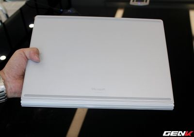 can-canh-laptop-surface-book-dau-tien-da-co-mat-tai-viet-nam.JPG