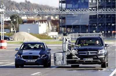 michael-schumacher-tests-new-assistance-systems-on-the-2015-mercedes-benz-c-class_100449228_l.jpg