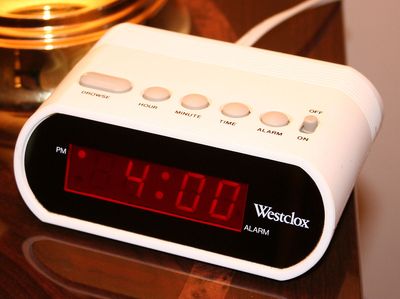 1200px-Digital-clock-alarm.jpg