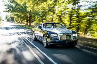 2016-Rolls-Royce-Dawn-front-three-quarter-in-motion-20.jpg