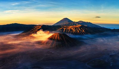 婆罗莫火山.jpg