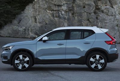 https___blogs-images.forbes.com_jaclyntrop_files_2017_12_Volvo-XC40-1200x765.jpg