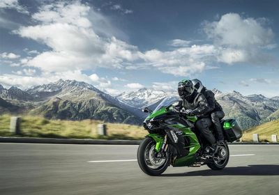 EICMA 2017] Kawasaki Ninja H2 SX - phiên bản sport-touring của H2, thêm  nhiều tính năng đáng giá