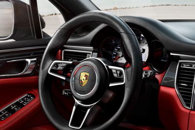 2229523_2015-Porsche-Macan-SUV-212.jpg