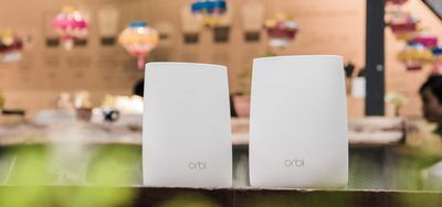 H_tren_tay_netgear_orbi_rbr50.jpg