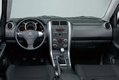 2013-Suzuki-Grand-Vitara-132.jpg