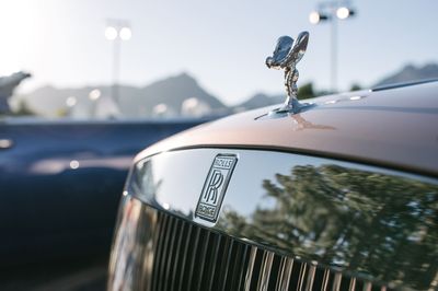 2016-Rolls-Royce-Dawn-hood-ornament-01.jpg