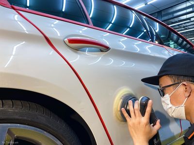 Chăm sóc xe: Đánh bóng sơn xe ô tô, trả lại vẻ bóng nguyên bản cho sơn xe