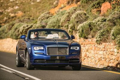 2016-Rolls-Royce-Dawn-front-end-02.jpg