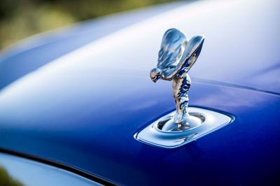 2016-Rolls-Royce-Dawn-hood-ornament-02.jpg